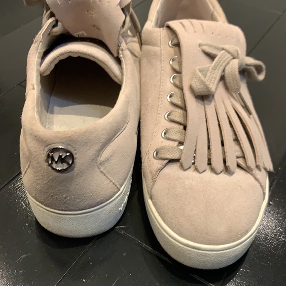 Authentic Michael Kors, genuine suede sneakers. Size 8. stone/tan/cream colour. - Picture 5 of 5